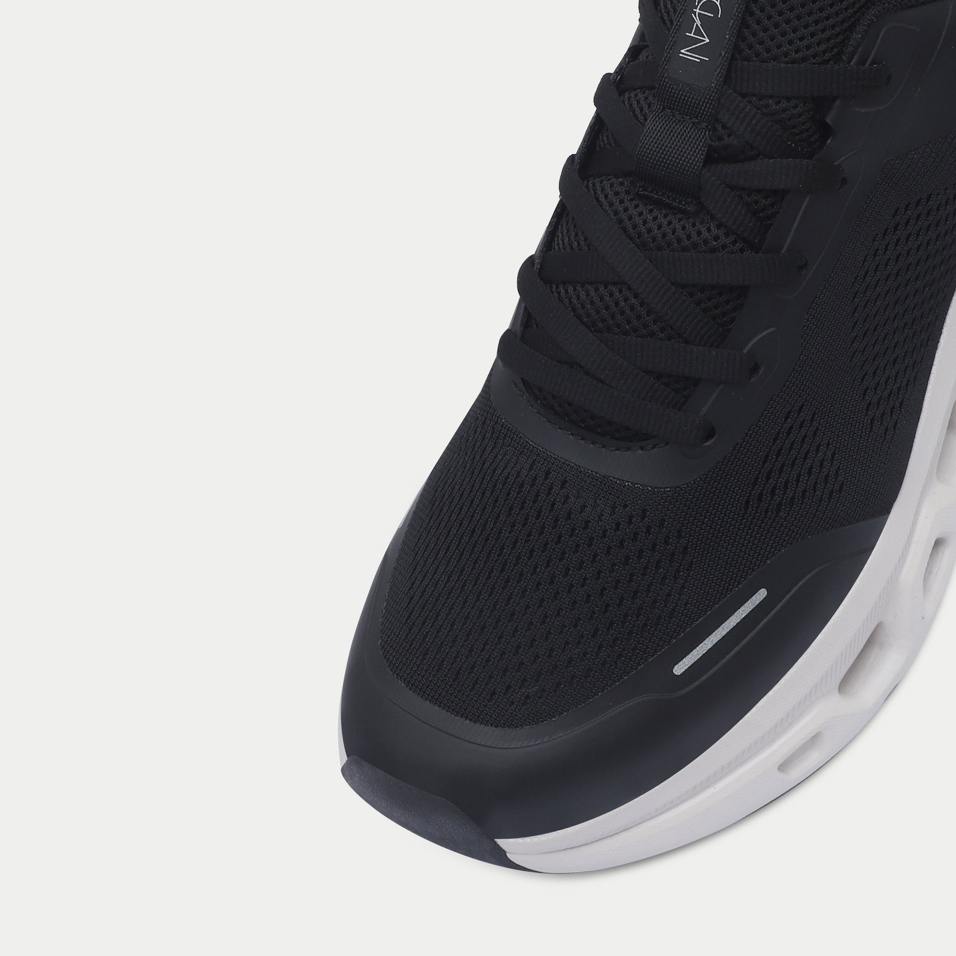 black/beig